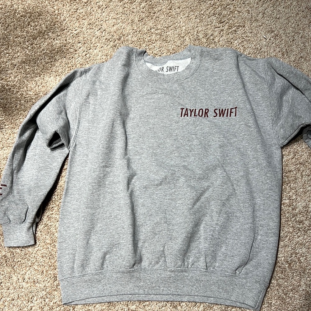 Taylor Swift Red never worn sweatshirt Large